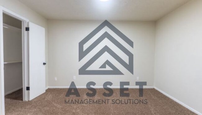 Building Photo - 4 Bedroom Available for Lease & Rent to Own!