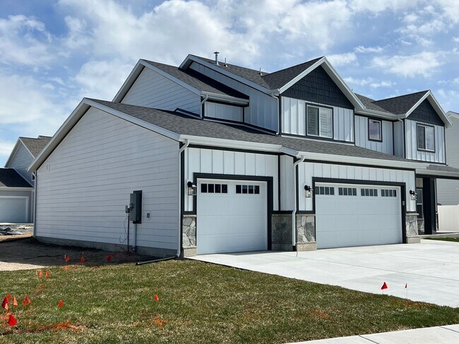 Building Photo - HUGE NEW HOUSE FOR RENT NEAR HILL AFB