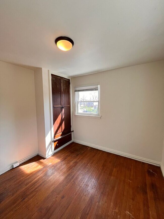 Building Photo - Cozy 1-Bedroom Apartment - Prime Location ...