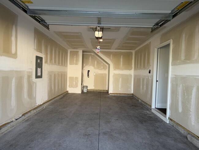Building Photo - 4339 Majesty Dr