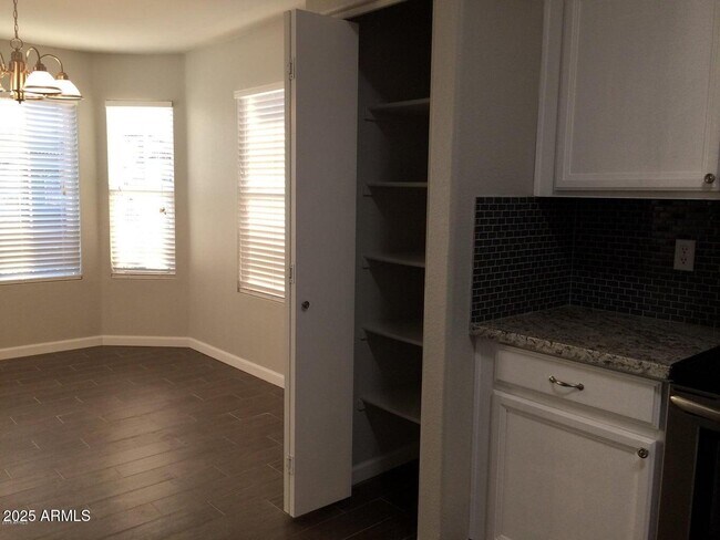 Building Photo - 2240 E Aire Libre Ave