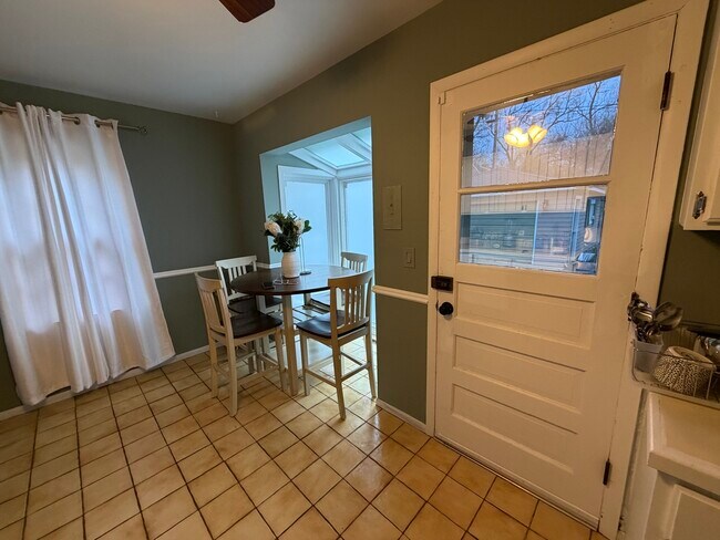 Building Photo - 202 Hickory Rd