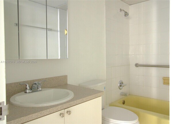 Building Photo - 1225 NE 124th St