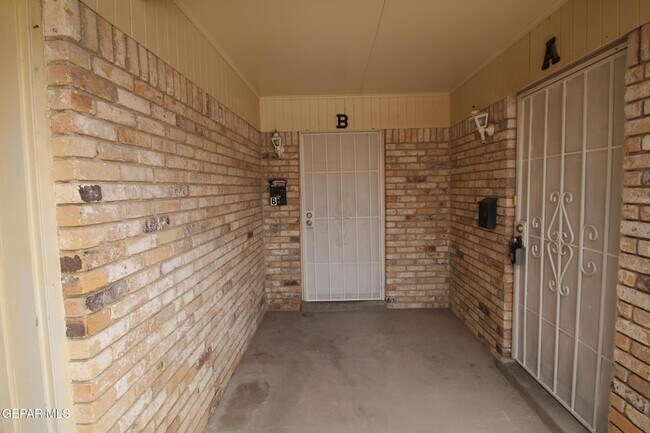 Building Photo - 3406 Moonlight Ave