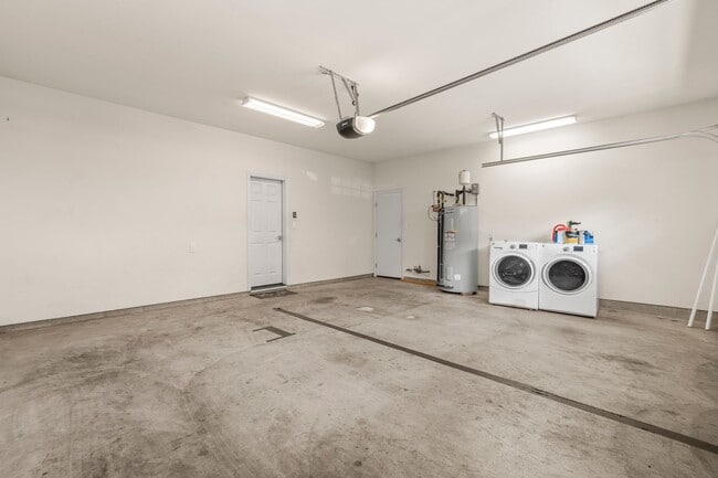 Building Photo - Kahoma Village: Fully furnished 4-bedroom, 2.5-bath home