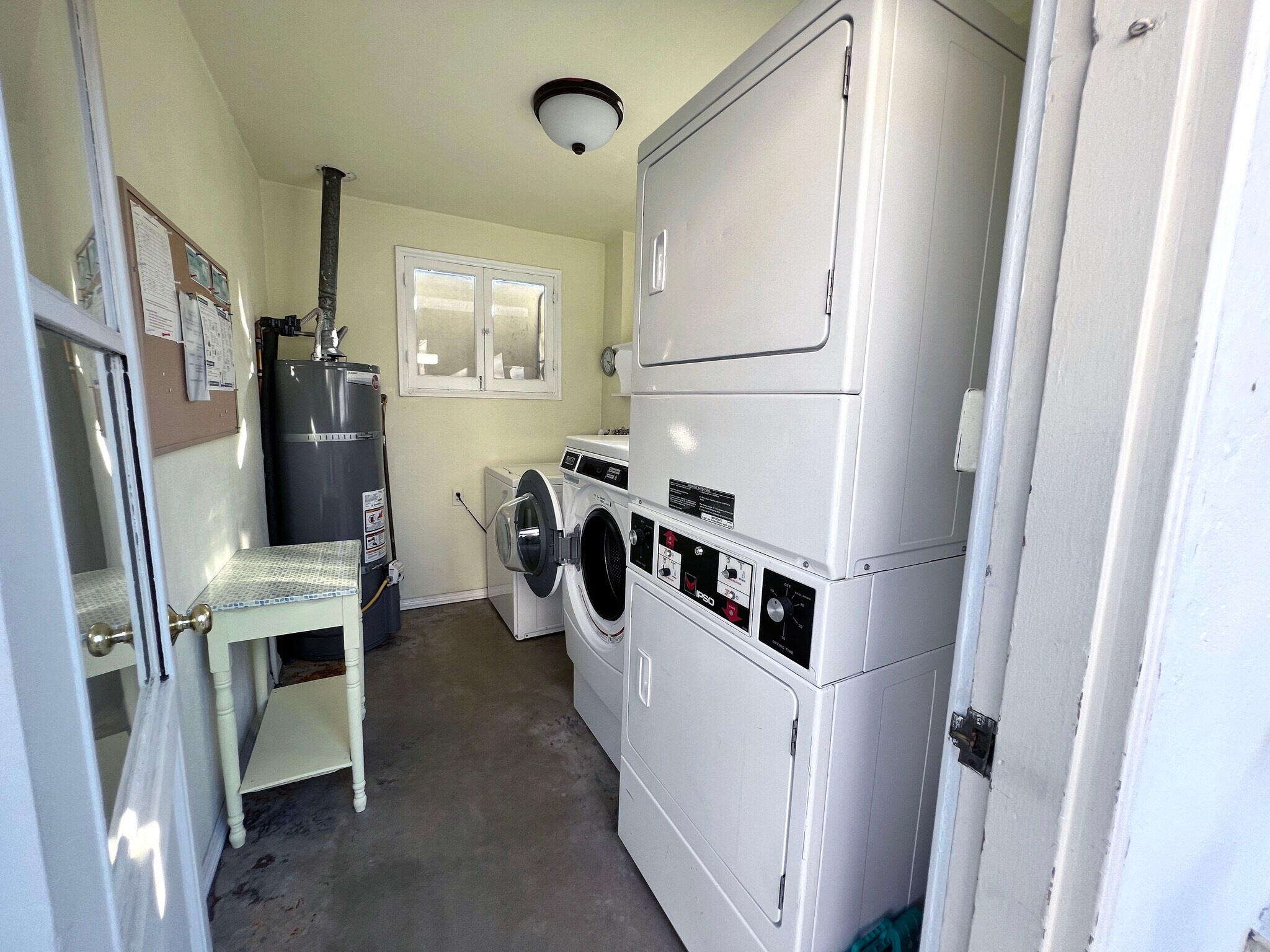 Shared laundry. Free to residents, no coins. - 1327 N Central Ave