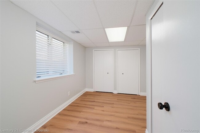 Building Photo - 1083 N Livernois Rd