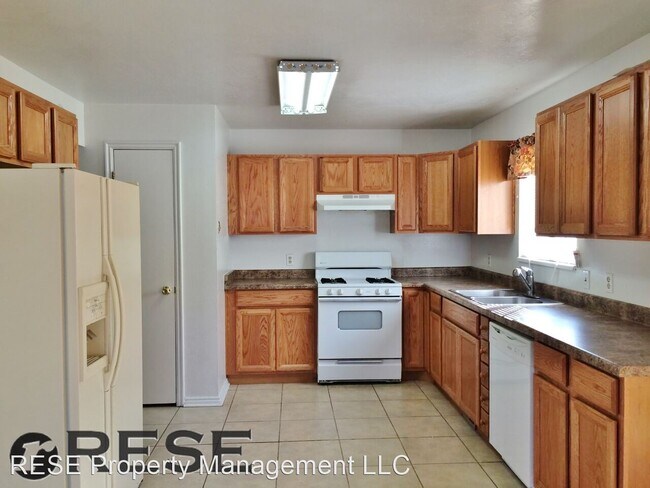 Building Photo - 4 br, 1.5 bath House - 3939 W 5820 S