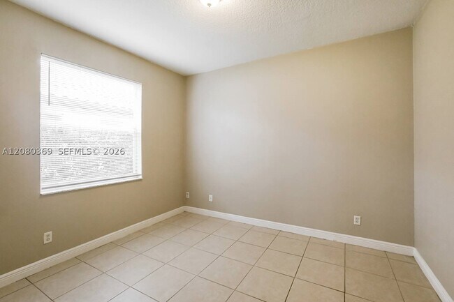 Building Photo - 5221 SW 141st Ave