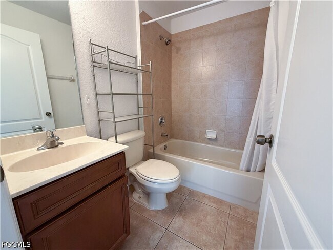 Building Photo - 2110 SW 38th Terrace