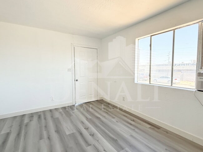 Building Photo - 1709 W Sherman St
