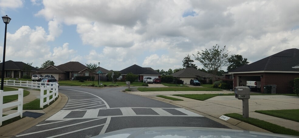 Neighborhood has sidewalks throughout - 2318 Tall Oak Dr
