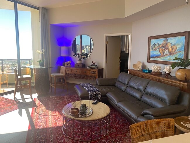 Building Photo - 725 Kapiolani Blvd