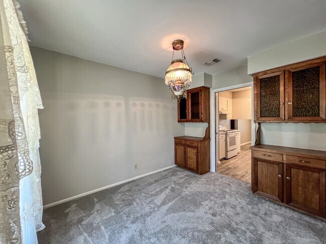 Building Photo - 986 Lone Star Dr