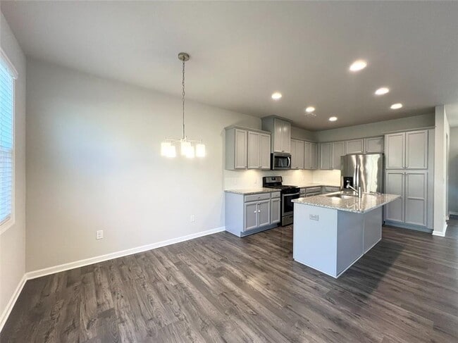 Building Photo - 1865 Parkades Path