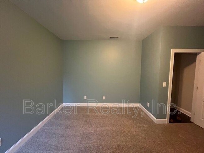 Building Photo - 324 Matilda Pl