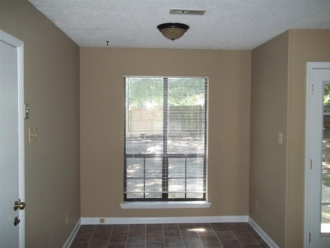 Building Photo - Spring Lake, NC 28390