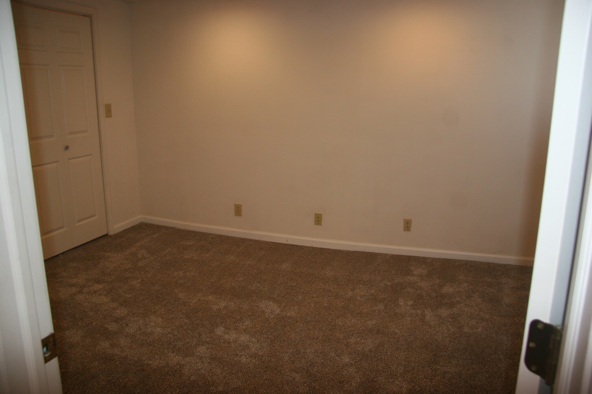 Building Photo - 215 Lincoln St