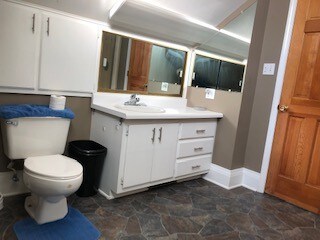 Full Bathroom #3 - 1214 Speed St