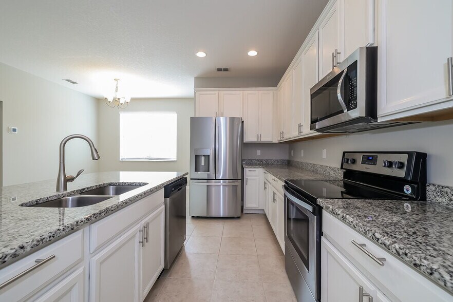 Building Photo - 1392 Merion Dr