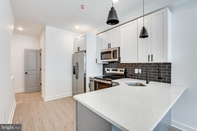 Building Photo - 922 W Arizona St