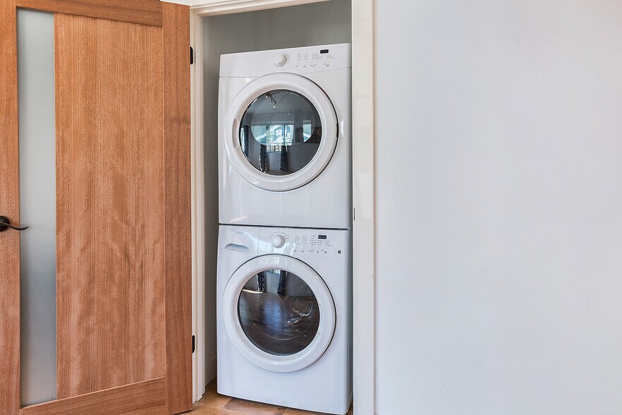 Building Photo - 2418 Fairmount St