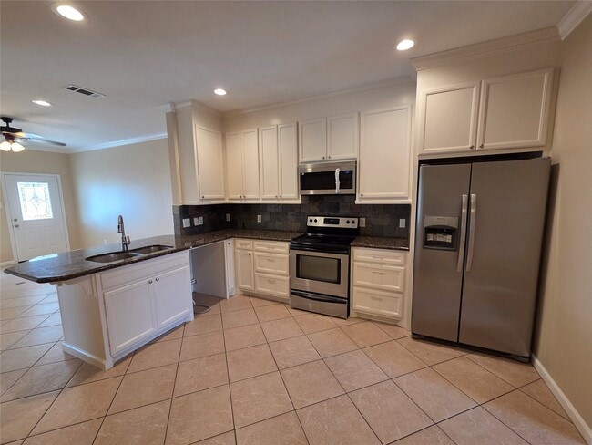 Building Photo - 928 Runneburg Rd