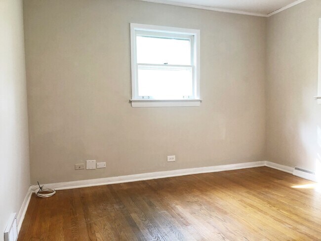 Building Photo - 23940 N Lakeside Dr