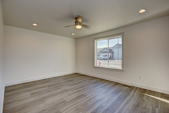 Building Photo - 1342 S Justice Ave