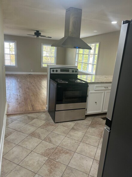 Building Photo - 403 E Northfield Blvd