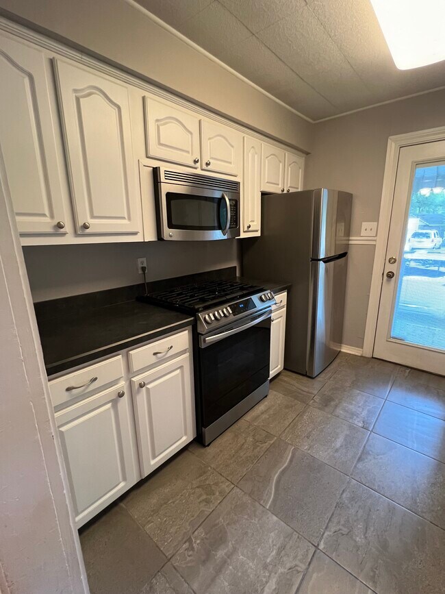 Building Photo - 171 Crenshaw St