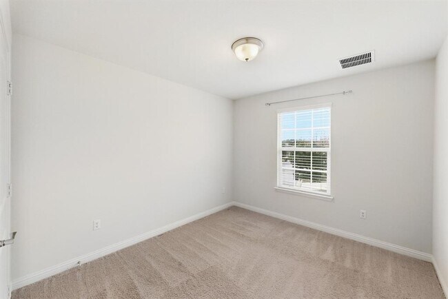 Building Photo - 9415 Tanager Way