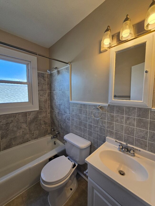 Building Photo - Charming 3 Bedrooms, 2 Full Bathroom Home!...