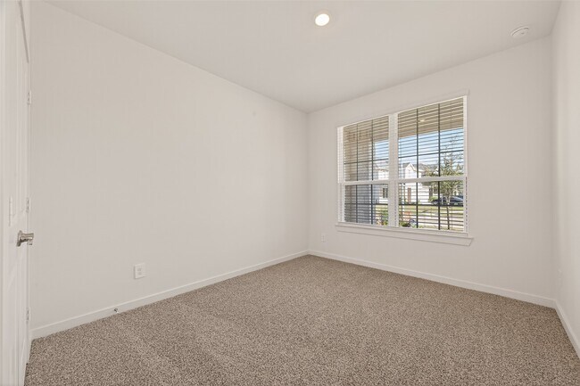 Building Photo - 2819 Red Rosehip Dr