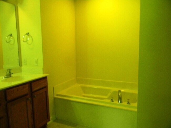 Building Photo - Great Home in Moncks Corner