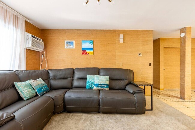 Building Photo - 6780 Friars Rd