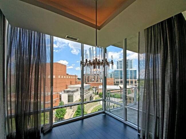 Building Photo - 220 Riverplace