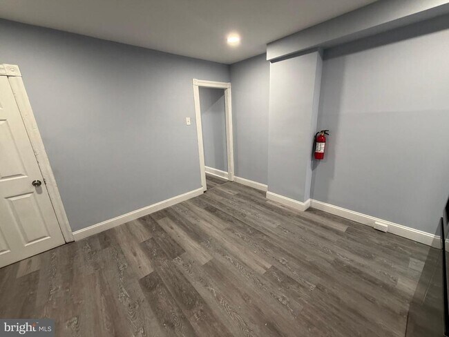 Building Photo - 363 E Airy St