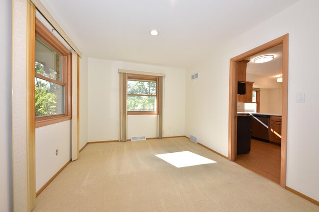 Building Photo - 8601 N Manor Ln