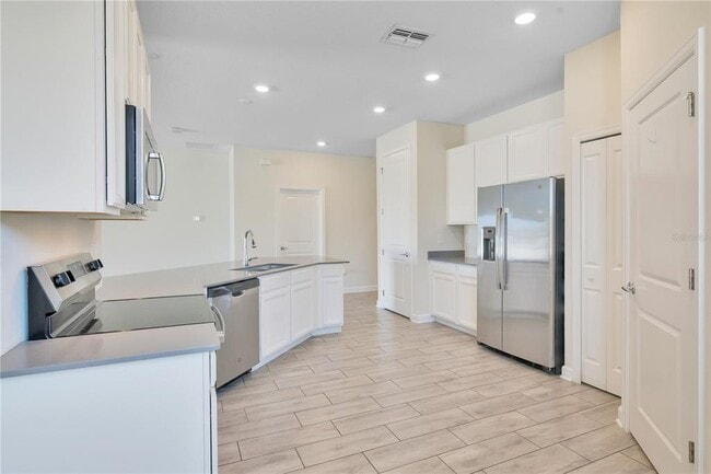 Building Photo - 223 Bergamot Lp