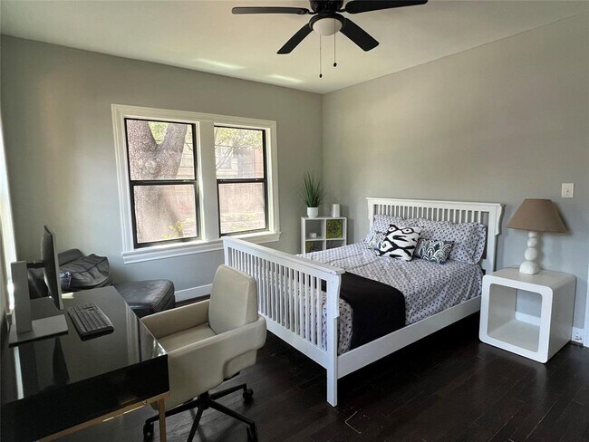 Building Photo - 4920 La Branch St