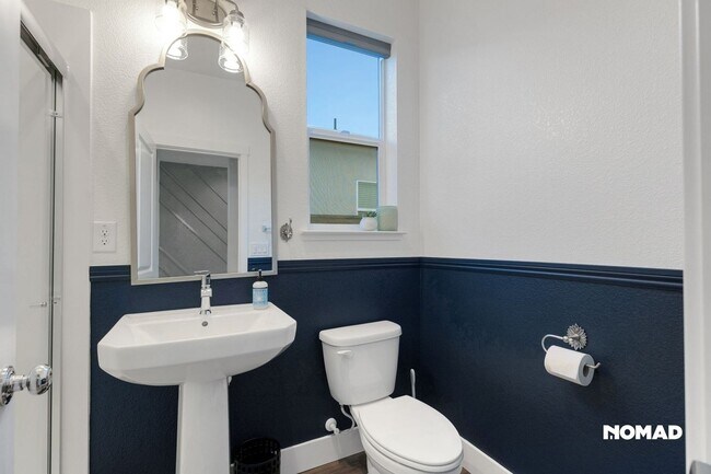 Building Photo - Dive into a Stunning Home in Roseville with Heated Pool - Available Jan 2026!