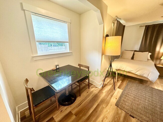 Building Photo - Cute Fully Furnished 1-Bedroom Unit in a T...