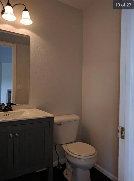 Building Photo - 806 Century Ln