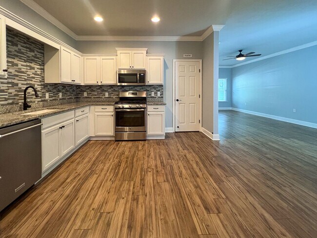 Building Photo - 3BR/2.5BA Townhouse in Sorrento - availabl...