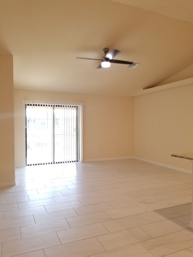 Building Photo - 3 Bedroom 2 Bath 1 Car Garage Waterfront D...