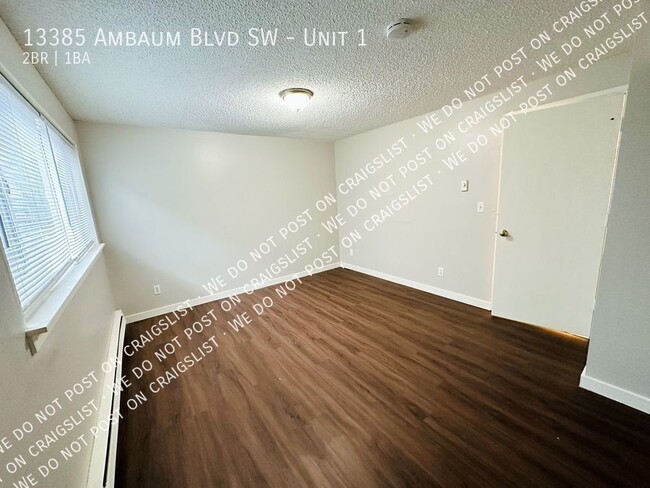 Building Photo - Burien - Updated 2 Bedroom / 1 Bath