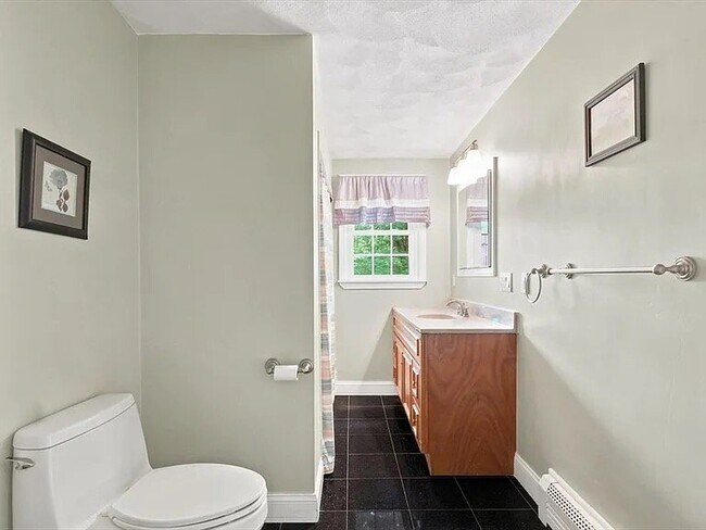 Building Photo - 52 Oak Ridge Cir