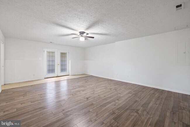 Building Photo - 345 Brown Ave