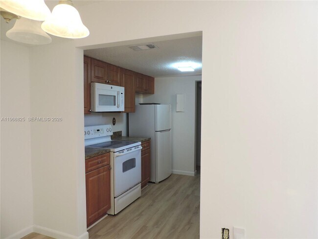 Building Photo - 566 NW 114th Ave